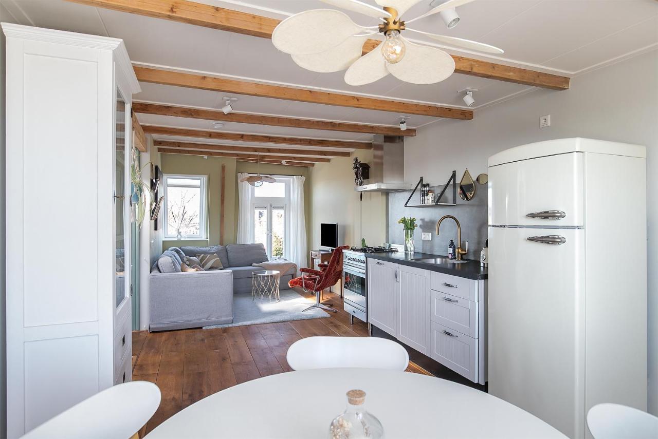Uniek Verblijf In Herenhuis, Eigen Appartement Op De Tweede Etage Van Ons Huis Leeuwarden Bagian luar foto