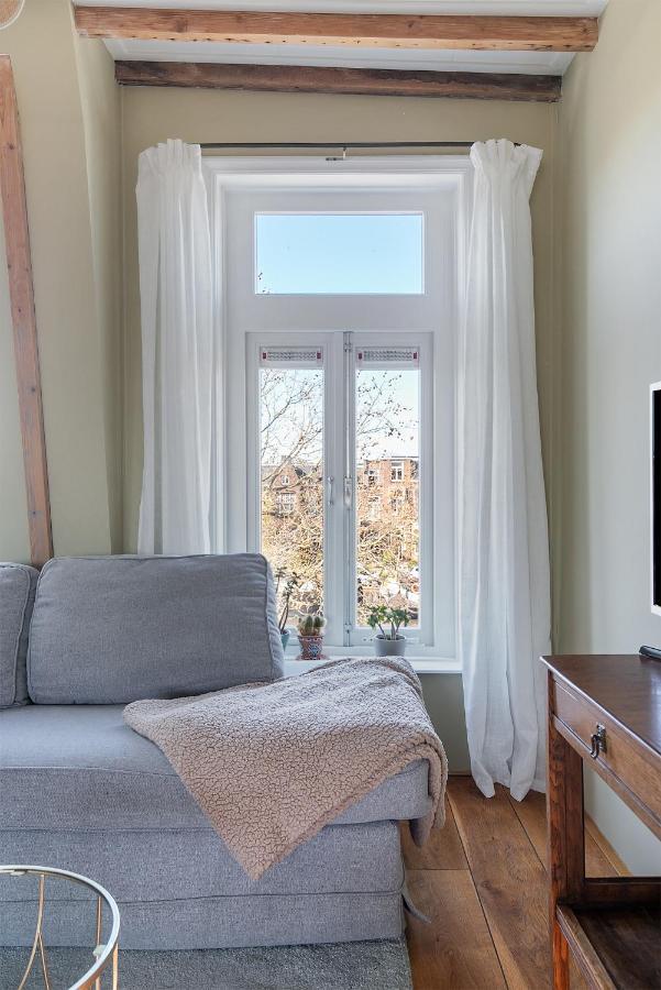 Uniek Verblijf In Herenhuis, Eigen Appartement Op De Tweede Etage Van Ons Huis Leeuwarden Bagian luar foto