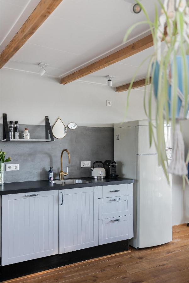 Uniek Verblijf In Herenhuis, Eigen Appartement Op De Tweede Etage Van Ons Huis Leeuwarden Bagian luar foto