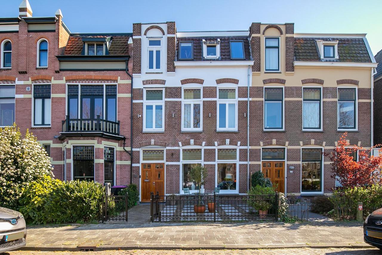 Uniek Verblijf In Herenhuis, Eigen Appartement Op De Tweede Etage Van Ons Huis Leeuwarden Bagian luar foto
