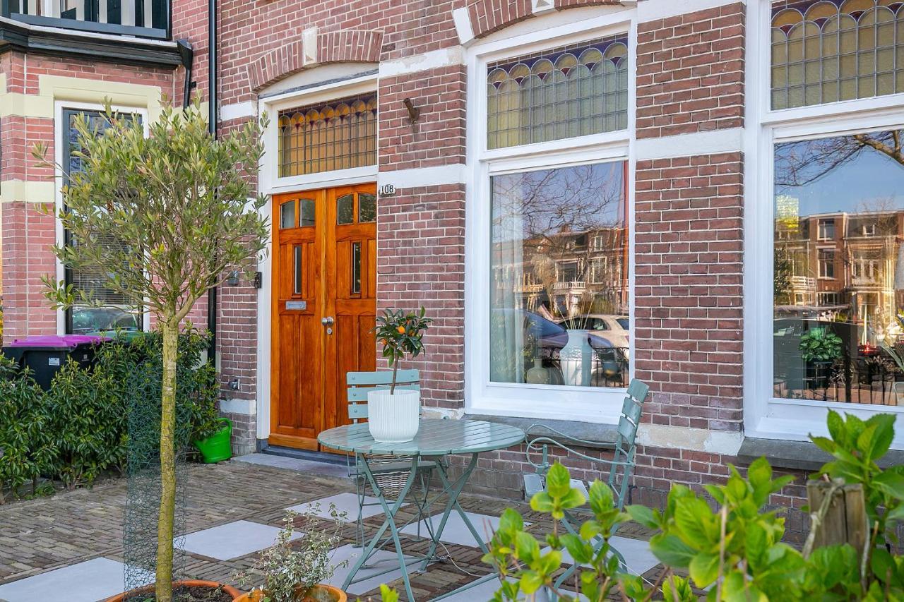 Uniek Verblijf In Herenhuis, Eigen Appartement Op De Tweede Etage Van Ons Huis Leeuwarden Bagian luar foto