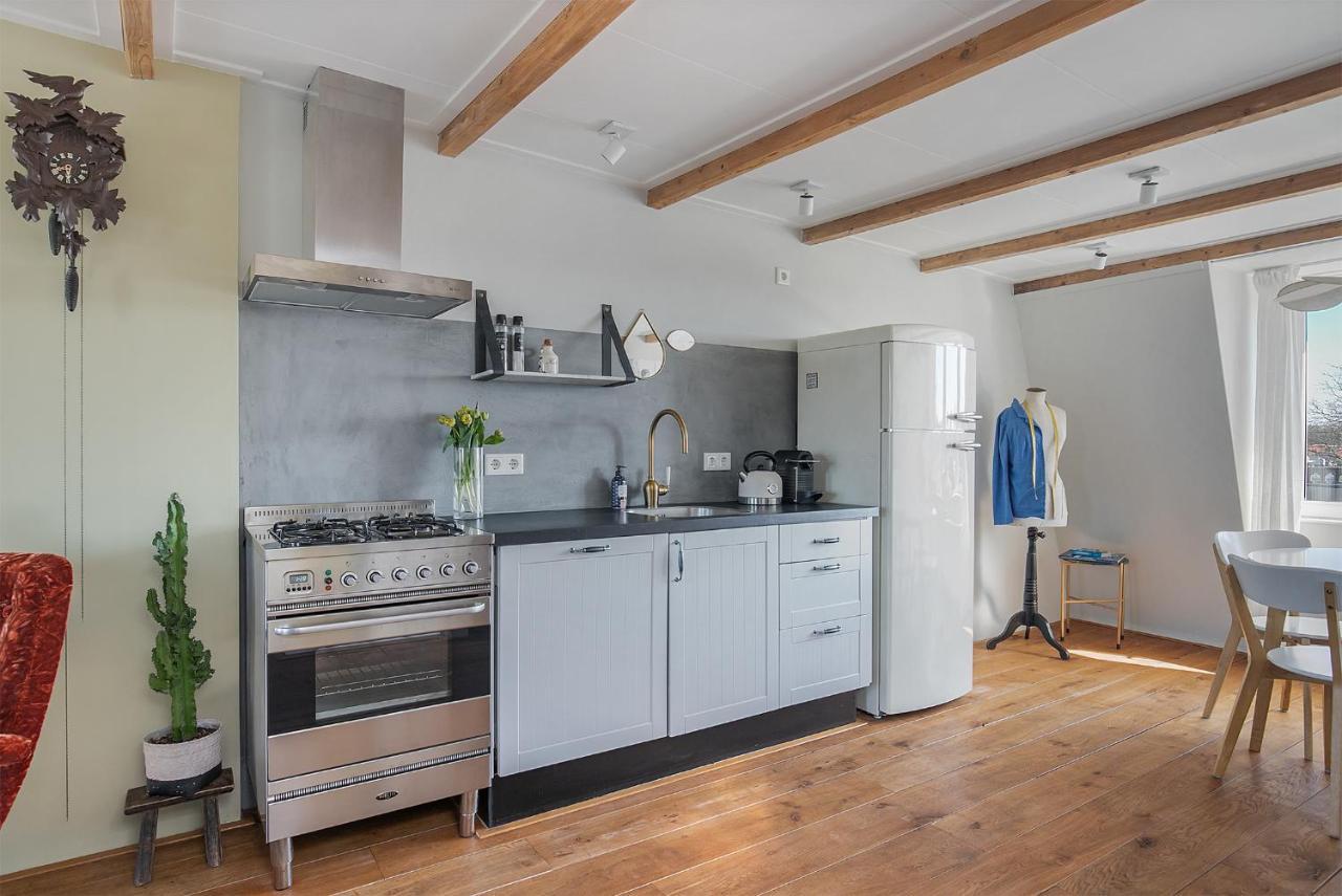 Uniek Verblijf In Herenhuis, Eigen Appartement Op De Tweede Etage Van Ons Huis Leeuwarden Bagian luar foto